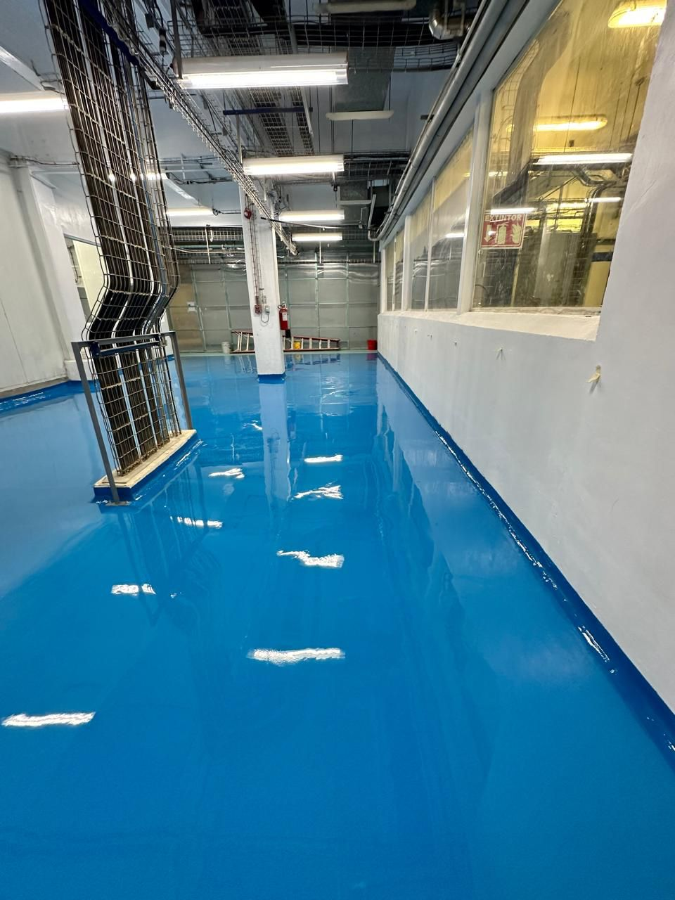 alt="Soluciones en aditivos para concreto y pisos industriales en Guadalajara - Construproyectos"